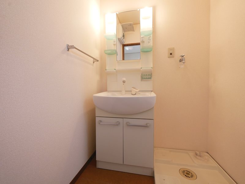 洗面設備　シャンプードレッサー、室内洗濯機置き場