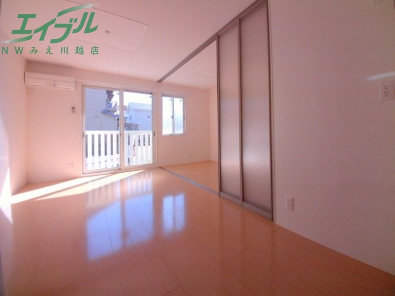 居室・リビング　同物件別室の画像です