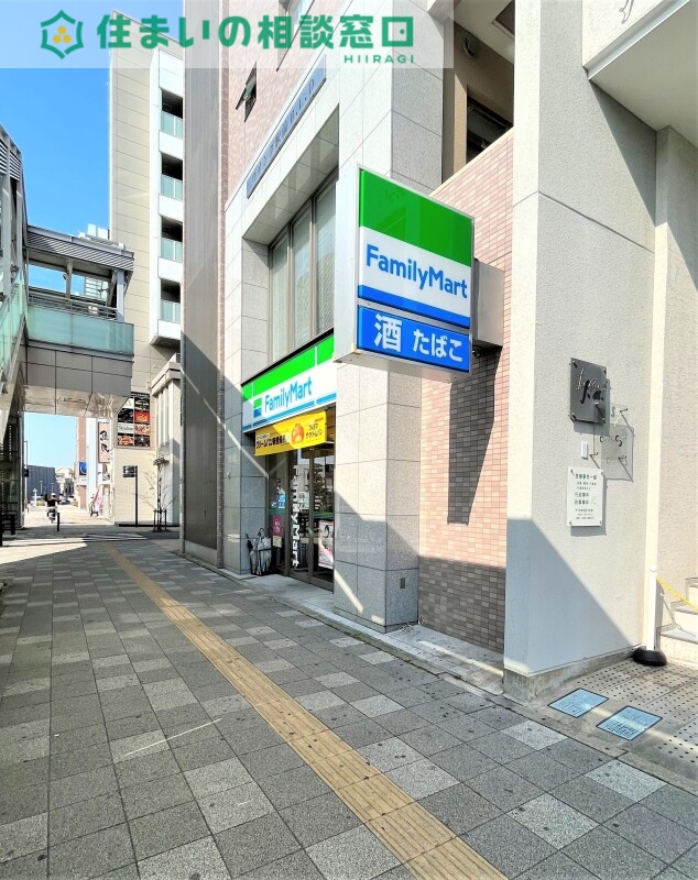コンビニ　ファミリーマート岡崎駅前店（コンビニ）まで341m