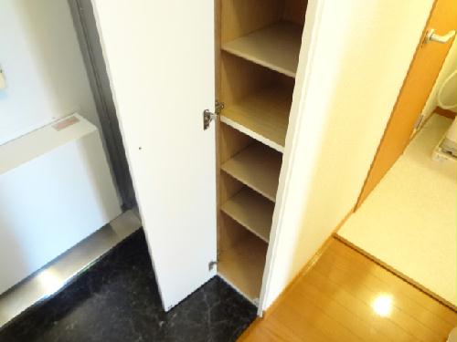 その他　玄関横に収納有り