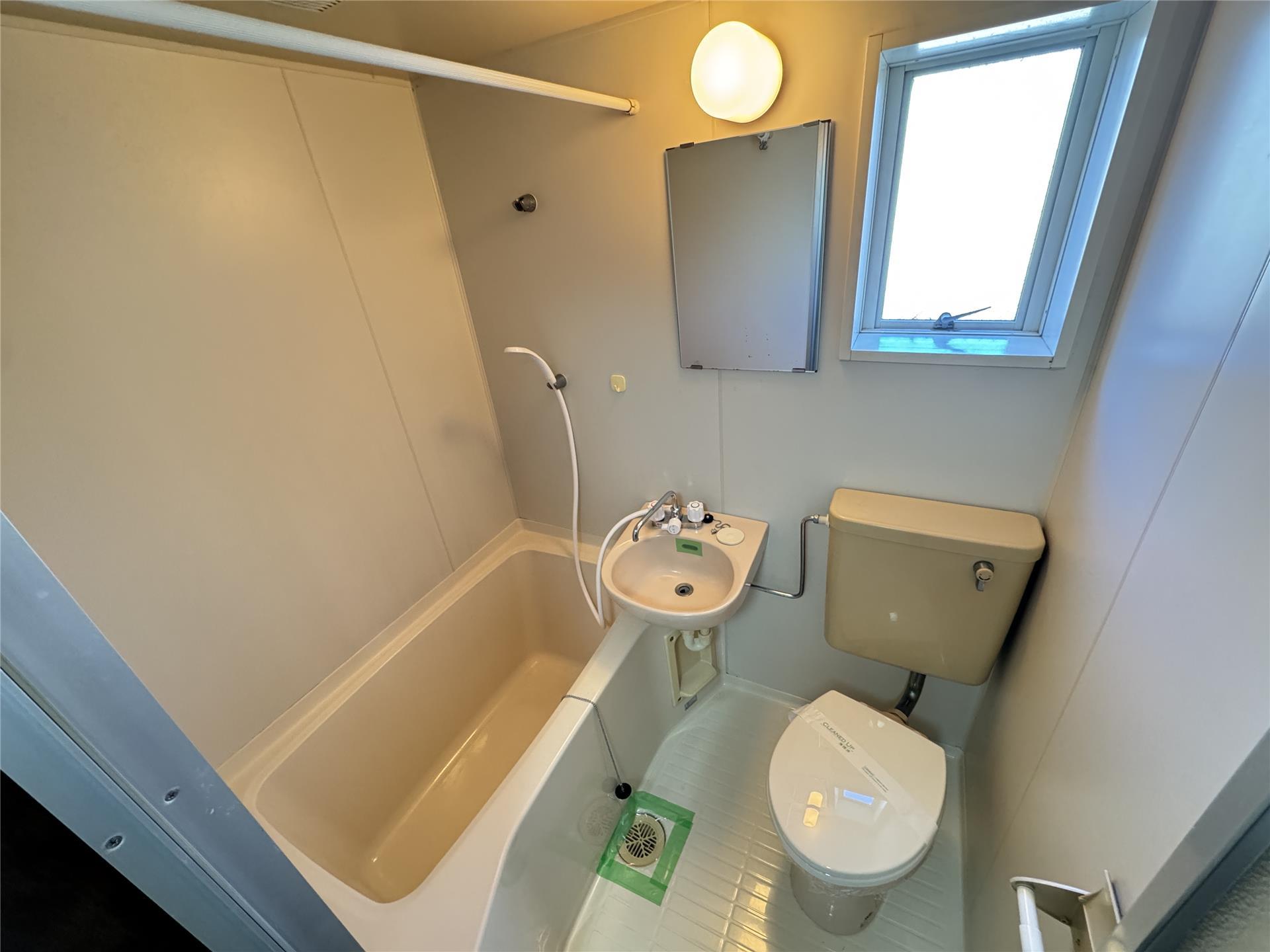 バス・シャワールーム　3点ユニットバスです♪