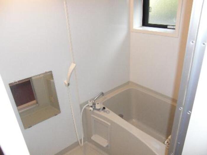 バス・シャワールーム　ユニットバス(小窓付)