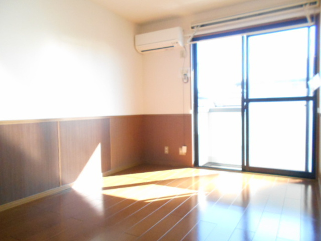 居室・リビング　南側洋室