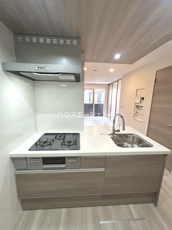 キッチン　人気のカウンターキッチン！3口ガスコンロのシステムキッチンで