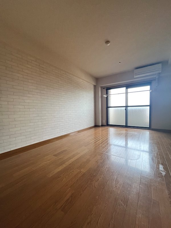 居室・リビング　反転タイプになります。またお部屋はイメージ写真になります。