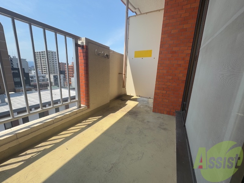 バルコニー　バルコニーは幅があり、広い印象を受けました。