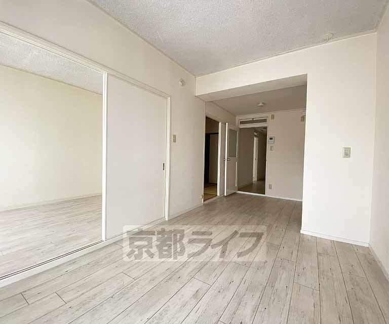 居室・リビング　落ち着いた雰囲気のお部屋です