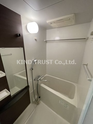 バス・シャワールーム　落ち着いた空間のお風呂です