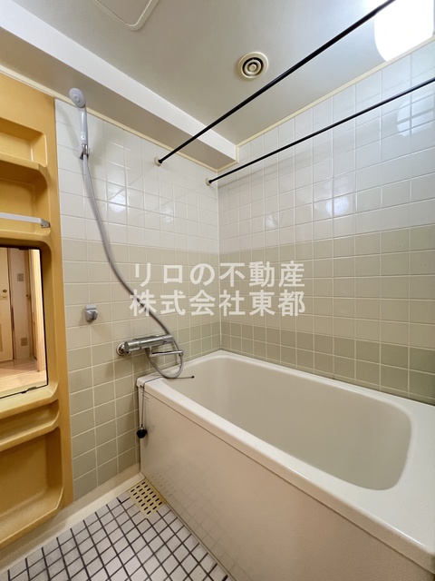 バス・シャワールーム　足が伸ばせる広々バスタブでリラックス♪