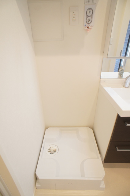 その他　水漏れの心配がない防水パン付きの洗濯機置き場です