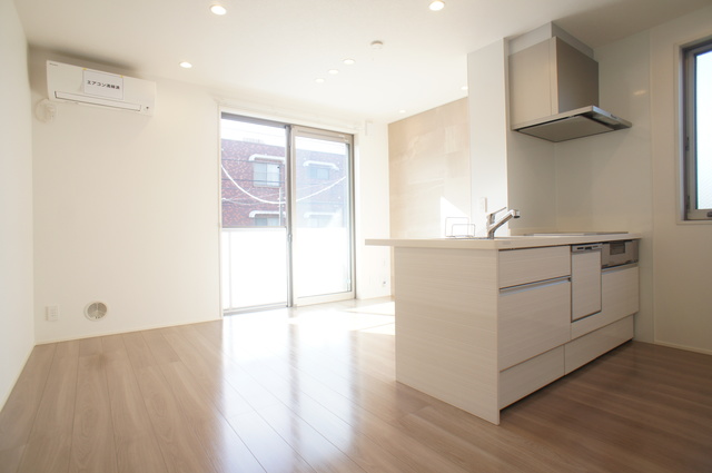 居室・リビング　広いリビングダイニングはゆったりくつろげる憩いの空間♪