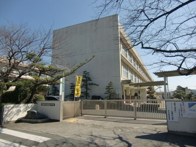 小学校　浜松市立萩丘小学校（小学校）まで782m