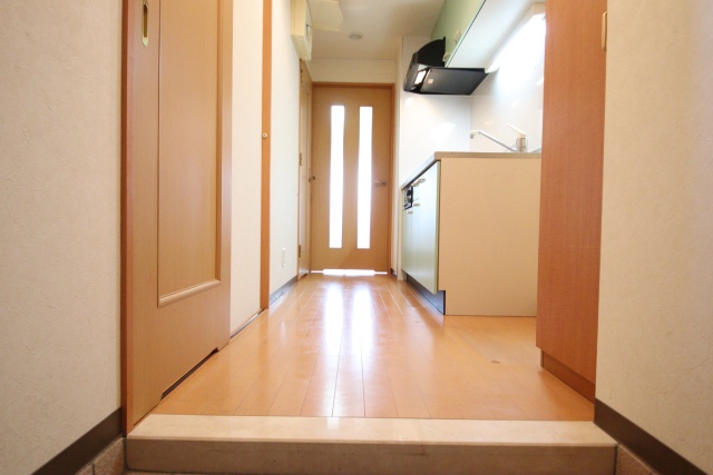 玄関　※別室の参考写真の為、現況優先です。