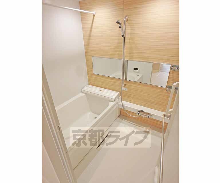 バス・シャワールーム　ゆったり浸かれるお風呂です。