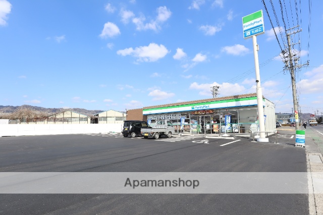 コンビニ　ファミリーマート伊賀服部町店（コンビニ）まで222m