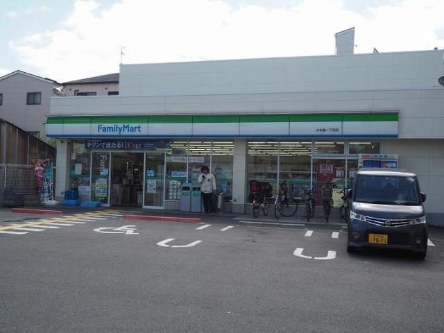 コンビニ　ファミリーマート（コンビニ）まで1100m