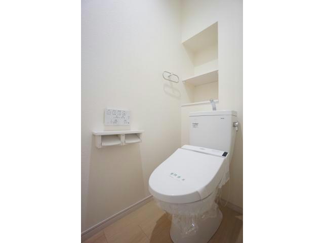 トイレ　温水洗浄便座