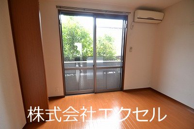 居室・リビング　6.4畳のお部屋です。