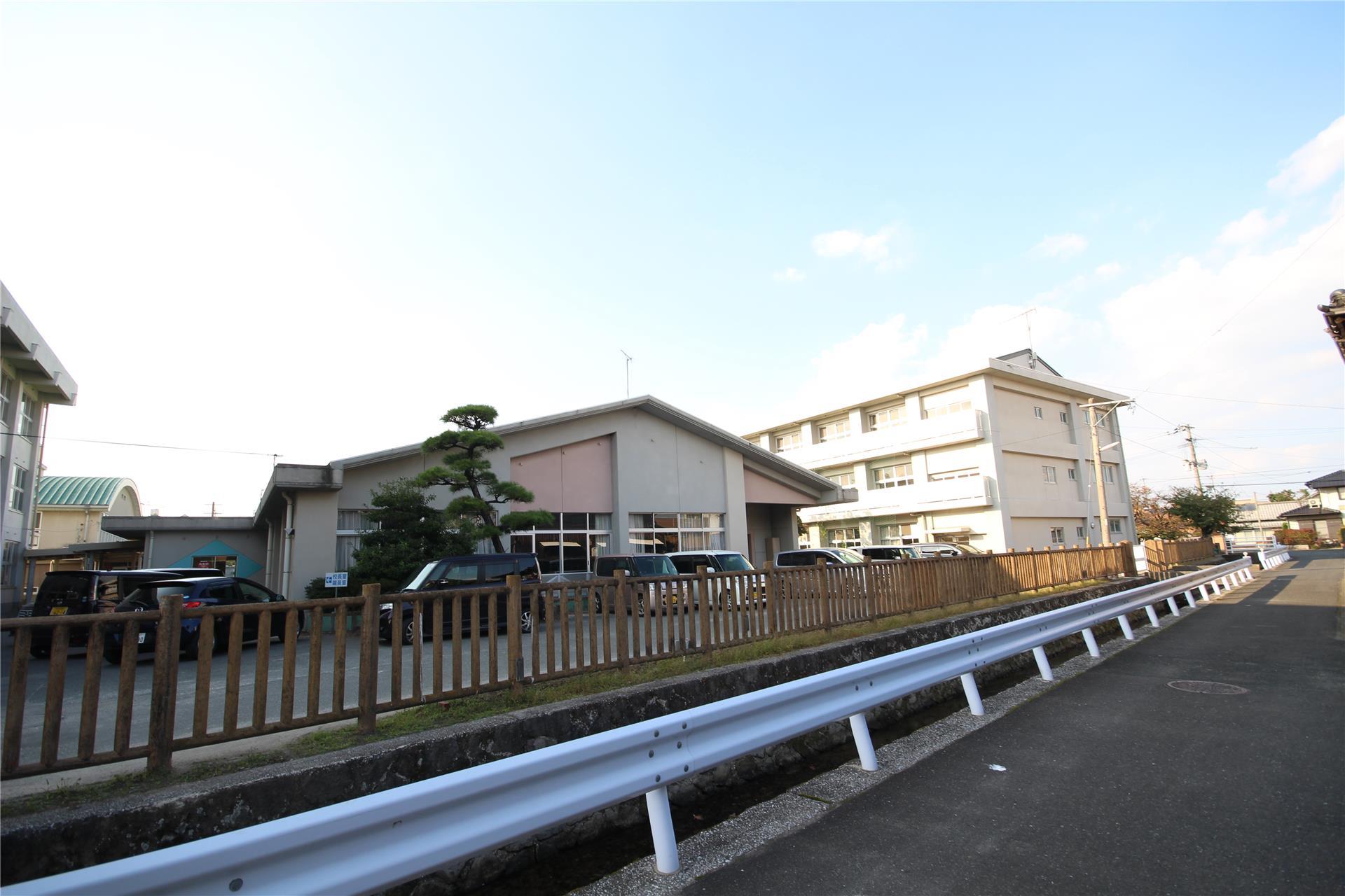 小学校　中津市立豊田小学校（小学校）まで933m
