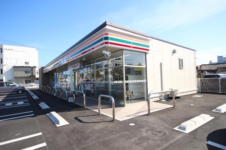 コンビニ　セブンイレブン中津豊田町店（コンビニ）まで744m