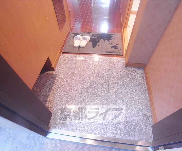 玄関　綺麗な築浅物件です！