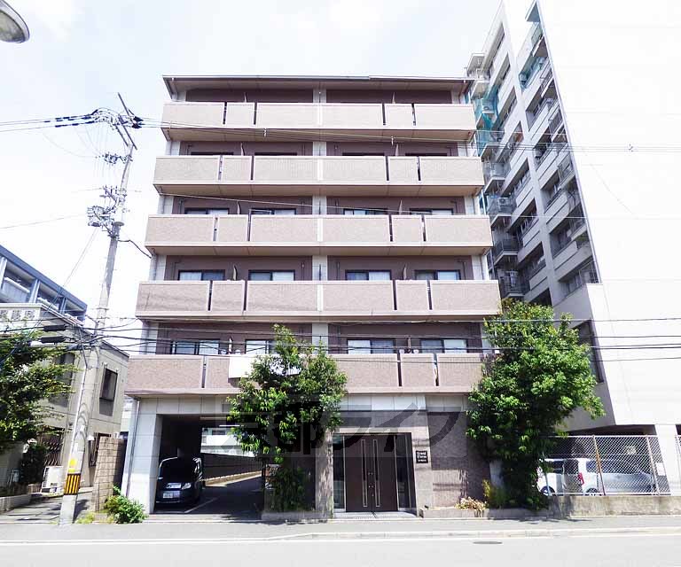 建物外観　重厚感ある建物です。