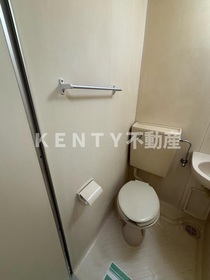 トイレ　落ち着いた色調のトイレです