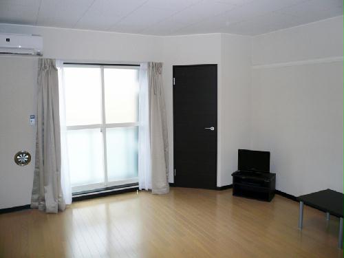 居室・リビング　同タイプ物件の為、形状や間取寸法、色調等が実際とは異なります