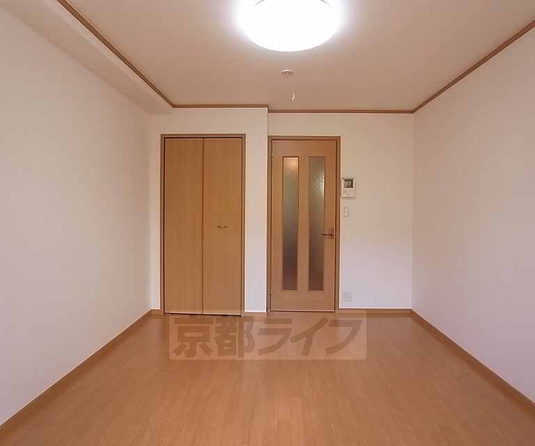 居室・リビング　西窓のある洋室です。