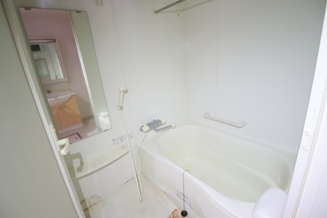 バス・シャワールーム　※別室の参考写真です