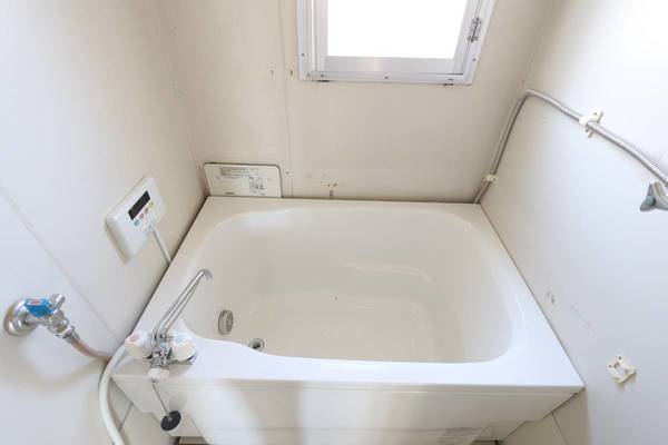 バス・シャワールーム　追い焚き機能付きのお風呂です♪