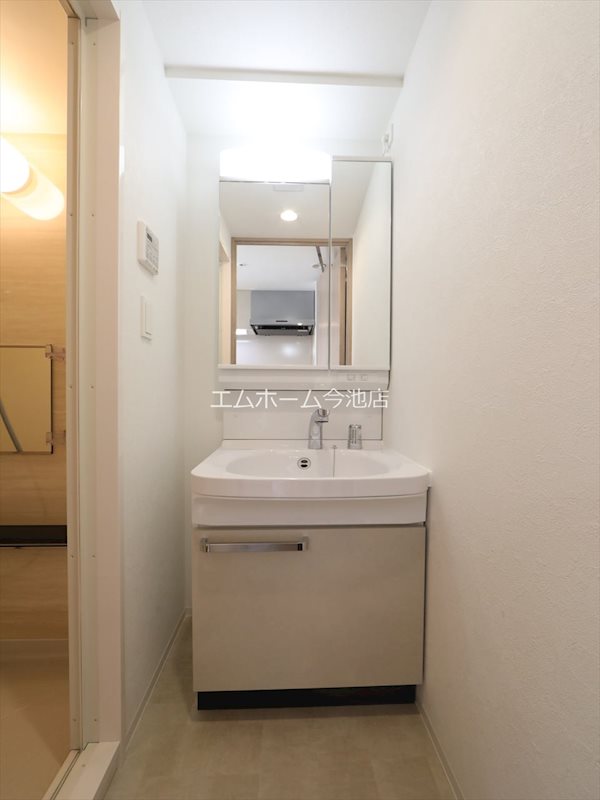 洗面設備　独立洗面台（シャンプードレッサー付）