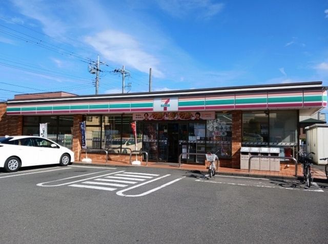 コンビニ　セブンイレブン（コンビニ）まで650m