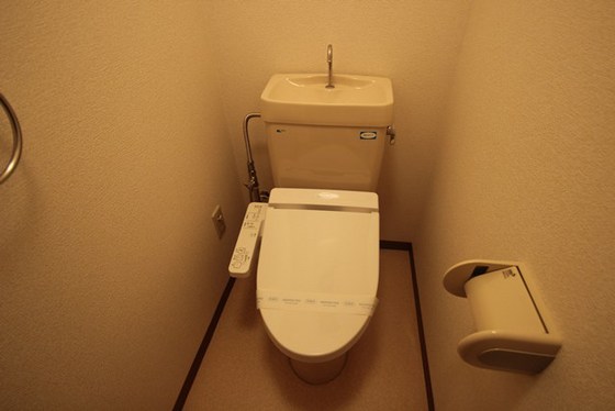 トイレ　※写真は別の階です