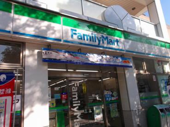 コンビニ　ファミリーマート緑園都市西口店（コンビニ）まで700m