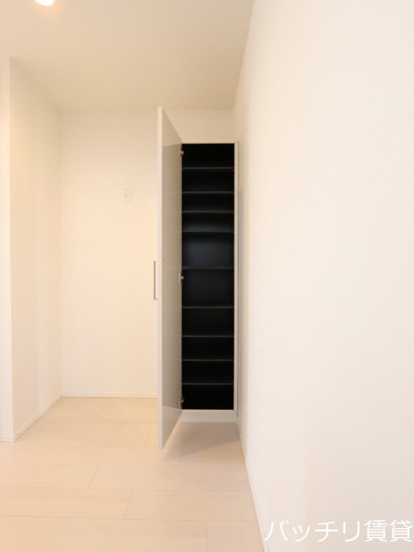 玄関　同型タイプの為、現状を優先致します。