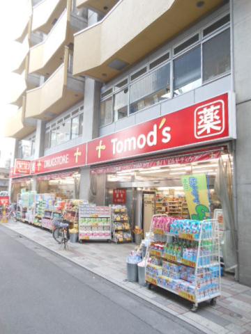 ドラックストア　「トモズ」（ドラッグストア）まで216m