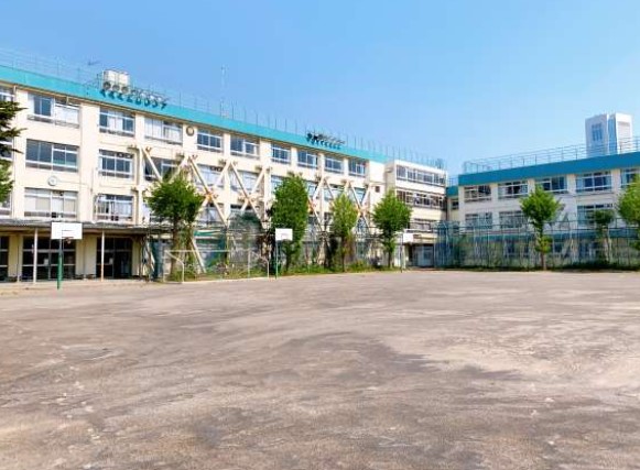 中学校　渋谷区立代々木中学校（中学校）まで1364m