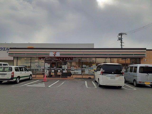 コンビニ　セブンイレブン半田東洋町店（コンビニ）まで87m