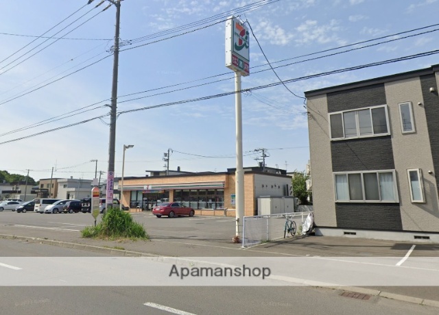 コンビニ　セブンイレブン（コンビニ）まで439m