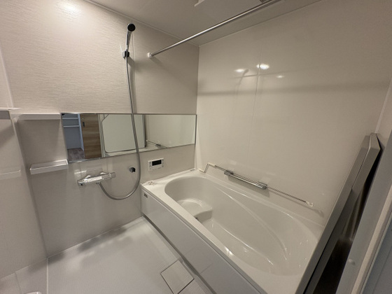 バス・シャワールーム　※別部屋の写真です