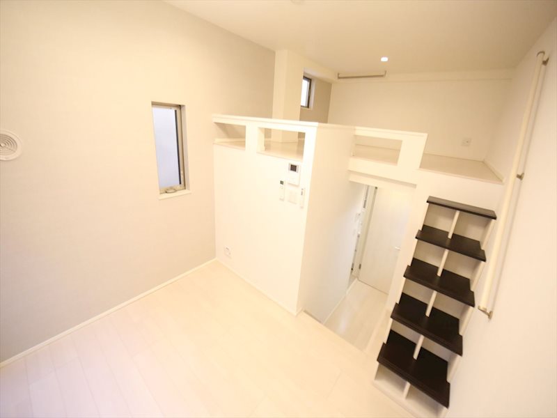 居室・リビング　洋室5.2帖　ロフト5.3帖（寝室にも使えます）