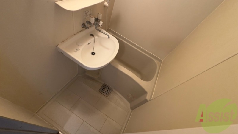 バス・シャワールーム　ユニットバスです。疲れを癒すのに欠かせませんね！