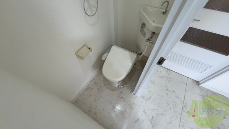トイレ　こちらはトイレです。清潔感があり、安心して使用できます。