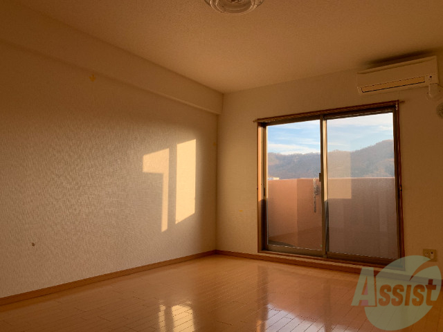 居室・リビング　１Ｋとは思えない広さです。キレイで陽当たりもいいです。