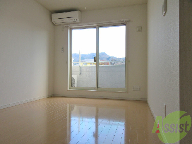 居室・リビング　陽の光が差し込む明るいお部屋は気持がいいですね～