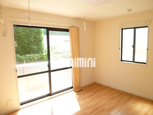 居室・リビング　１階角部屋