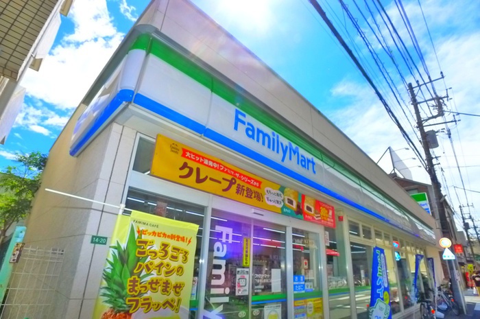 コンビニ　ファミリーマート（コンビニ）まで110m