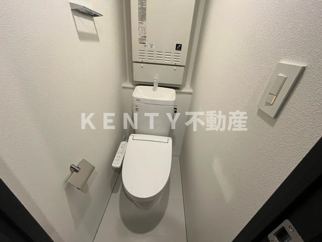 トイレ　落ち着いた色調のトイレです