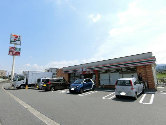 コンビニ　セブンイレブン（コンビニ）まで952m